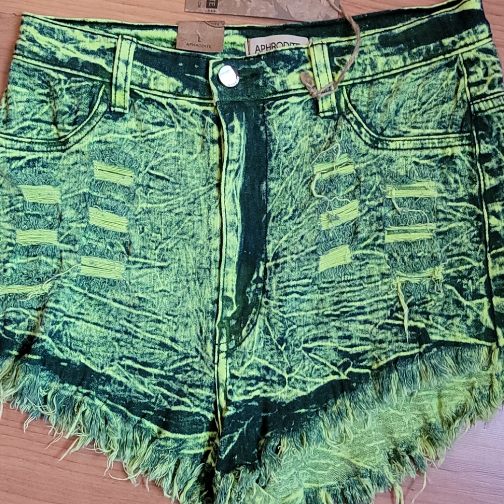 Aphrodite Shorts - image 3